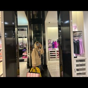 Meet your Posher, Gynesis